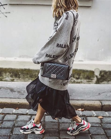 chunky sneakers outfit